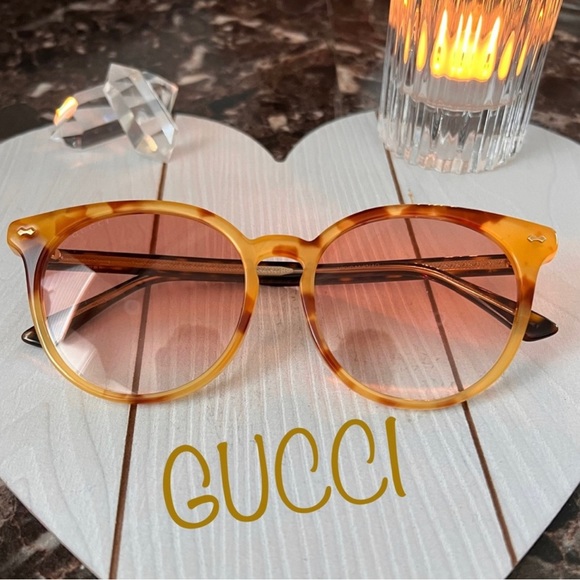 Meet your Posher, Jacqueline!! Happy you’re here! Here are some things I enjoy! - Picture 2 of 16